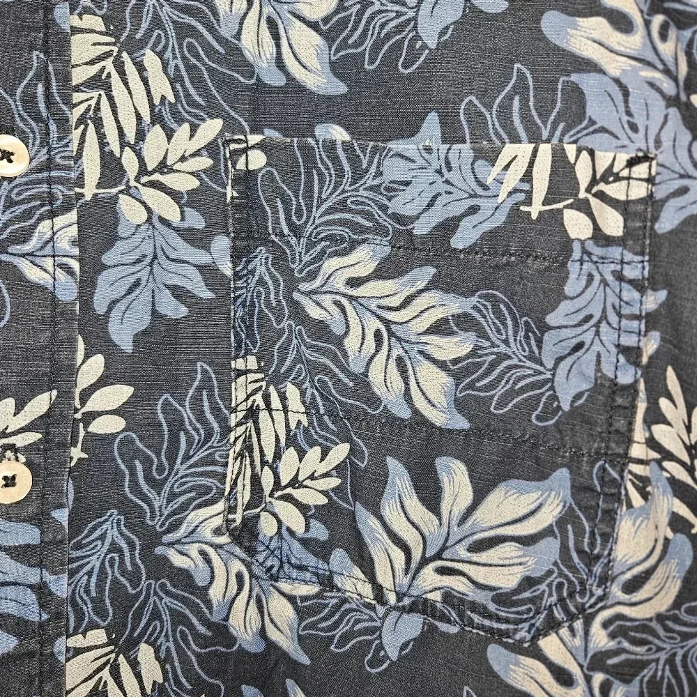 Aigle Mens XL Hawaiian Shirt Blue Floral Tropical Underwater Button Down - Picture 8 of 11